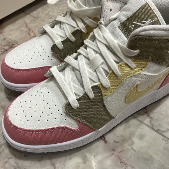 Nike Air Jordan 1 Mid SE GS 6.5 women’s 8 - Picture 8 of 11